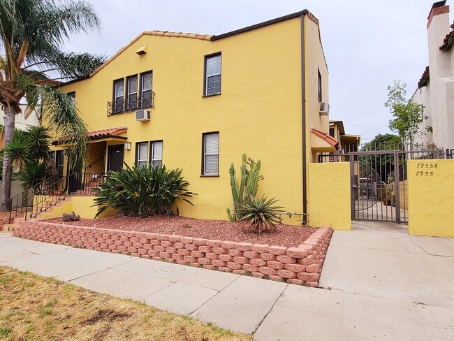 Foto del edificio - 7955 Blackburn Ave