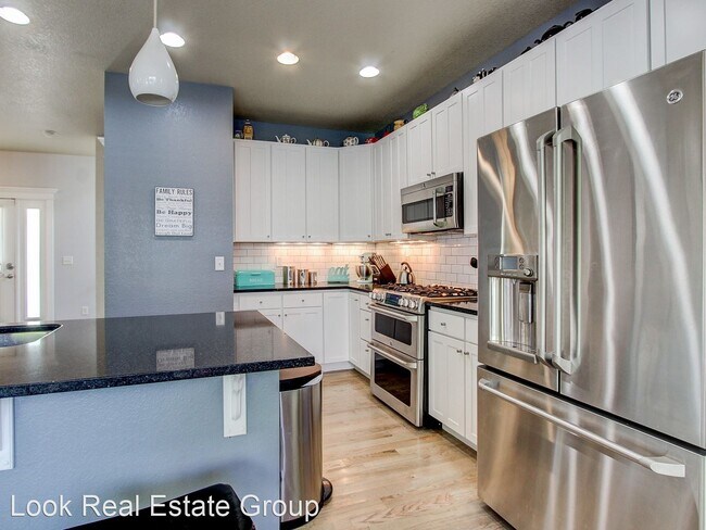 Foto del edificio - 4 br, 3.5 bath House - 2983 Elmira St