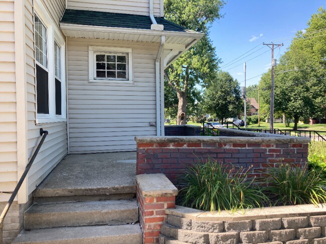 Building Photo - 129 University Blvd