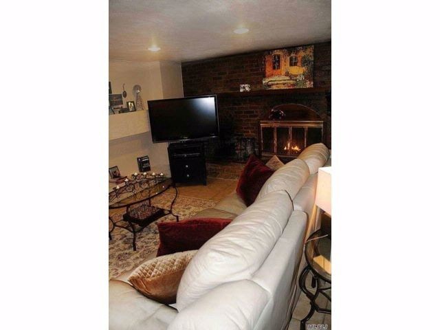 Foto del edificio - 83 Sound Beach Blvd