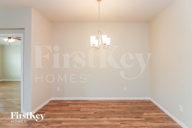 Building Photo - 6010 Diantha St