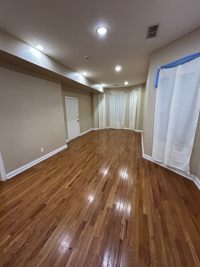 Foto del edificio - 6630 S Ingleside Ave