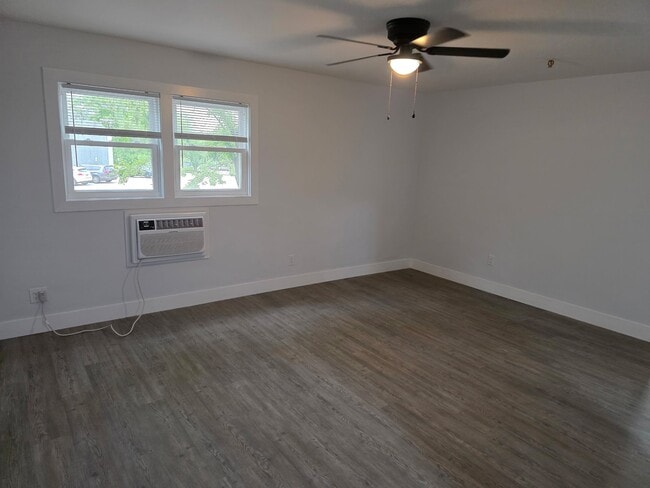 Building Photo - Riverside Apartments - OPEN HOUSE - 2/15!