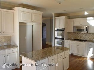 Building Photo - 1083 Lakebend Dr