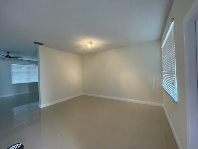 Foto del edificio - 1156 Chinaberry Dr