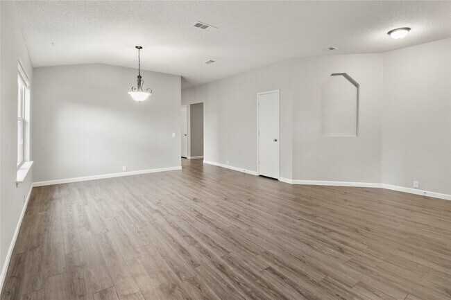 Foto del edificio - 6718 Ambercrest Dr
