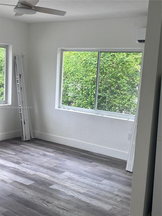Foto del edificio - 250 NE 76th St