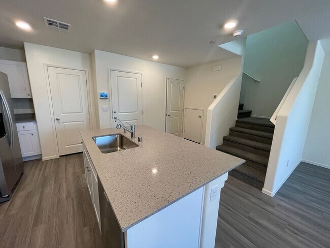 Foto del edificio - Beautiful Townhome In Henderson