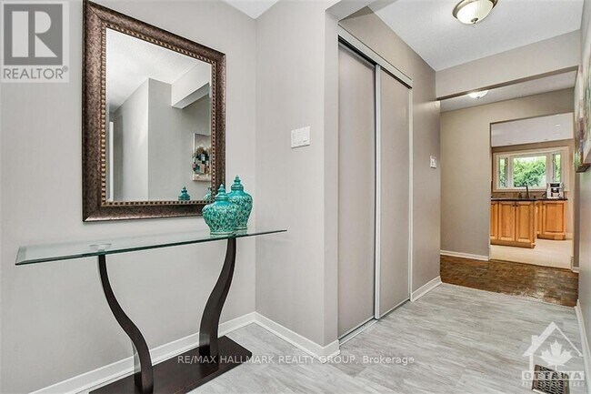 Photo du bâtiment - 2036 Kings Grove Crescent