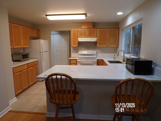 Building Photo - Charming house close to parks