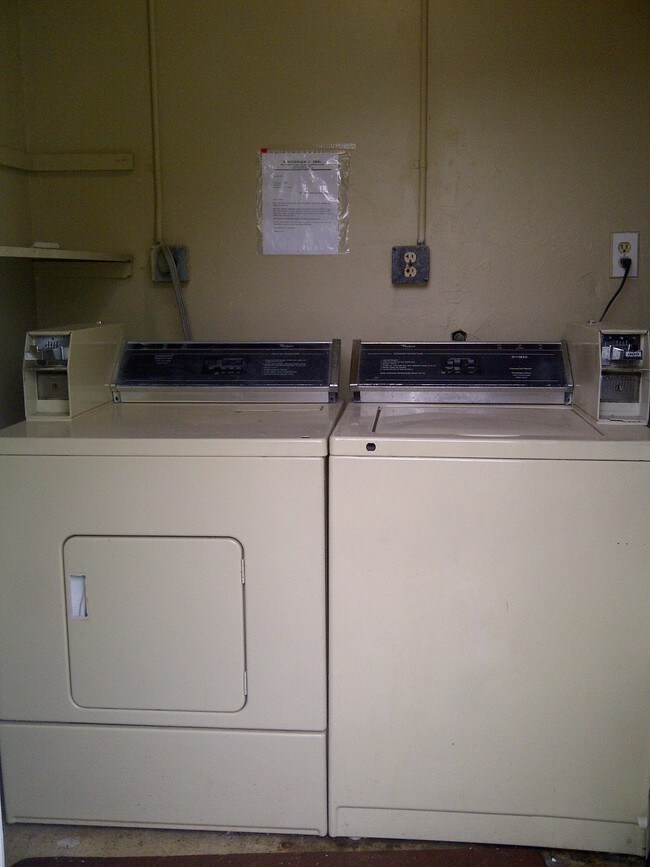 Foto del edificio - 228 NE 23rd Ave