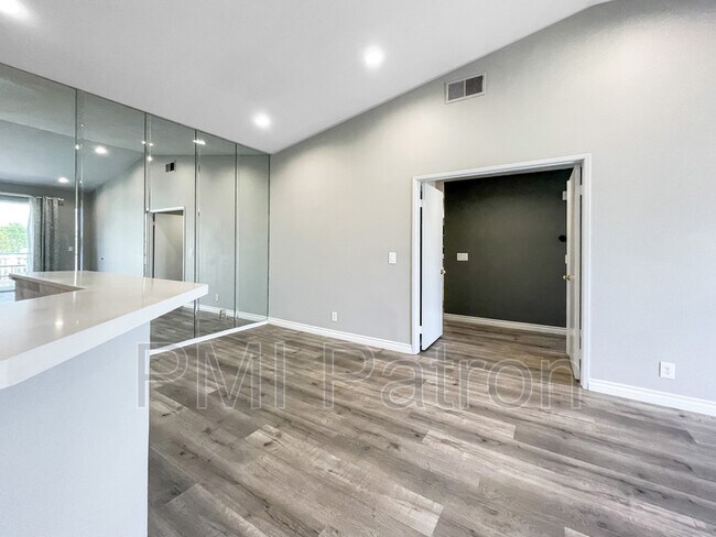 Building Photo - 12068 Sylvan River