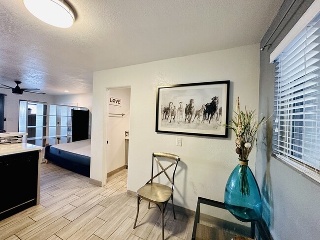 Foto del edificio - $350 Off First Month's Rent! Designer Full...