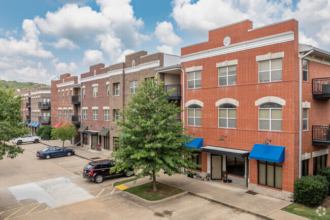 Building Photo - Southern View I/II