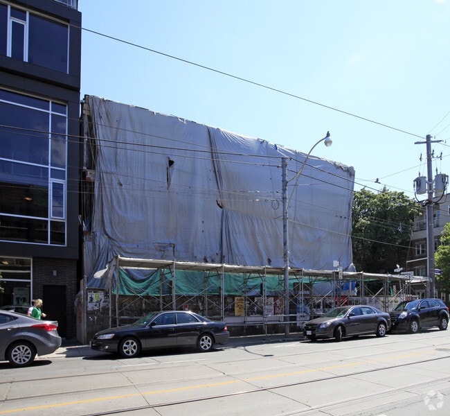 Primary Photo - 805-807 College St