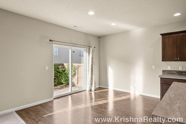 Building Photo - Beautiful 5 Bedroom* 3.5 Bathroom* In Nort...