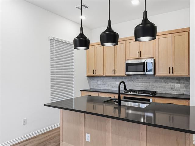 Building Photo - 721 Kerrville Ln