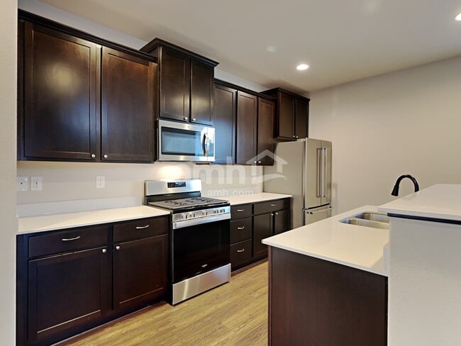 Foto del edificio - 306 Holdener Ln N