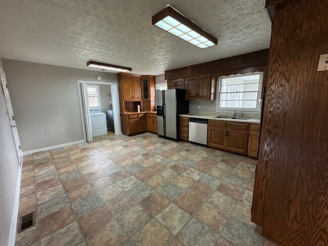 Foto del edificio - Cozy 3/2 Brick House with bonus room in West Rome- $1,595