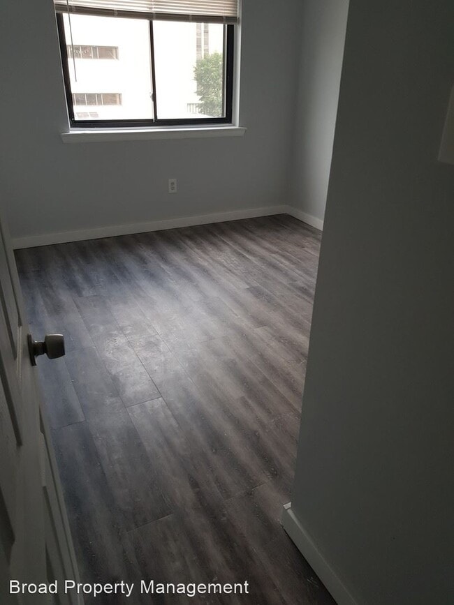 Building Photo - 2 br, 1 bath Apartment - 151 N. 9th Street