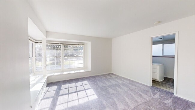 Foto del edificio - 2761 Coleridge Dr