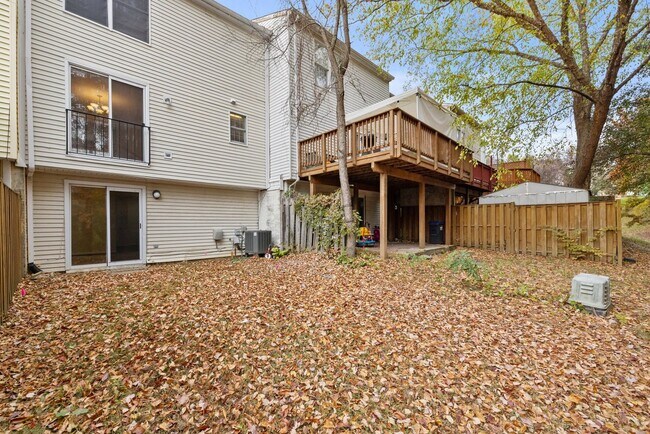 Building Photo - Neat, clean and move-in ready!  3 lvl TH i...
