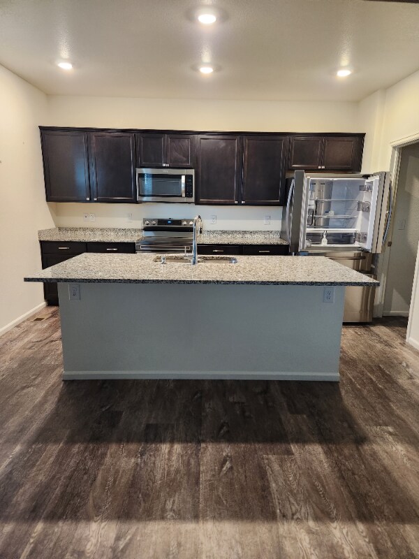 Foto del edificio - 3207 Meadow Gate Dr