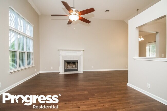 Foto del edificio - 920 7 Oaks Blvd