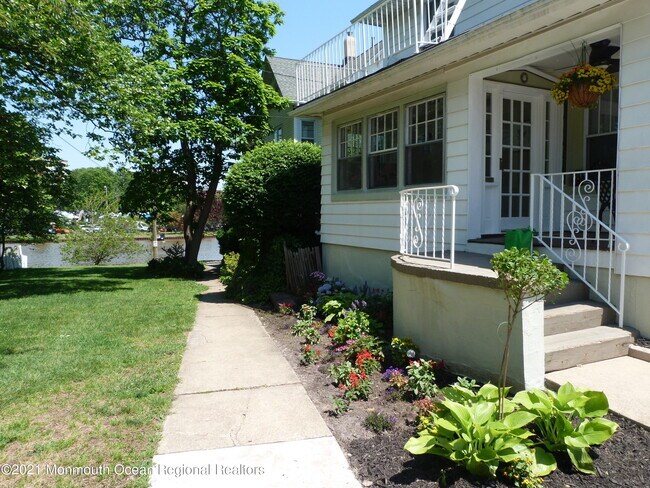 Building Photo - 77 Asbury Ave