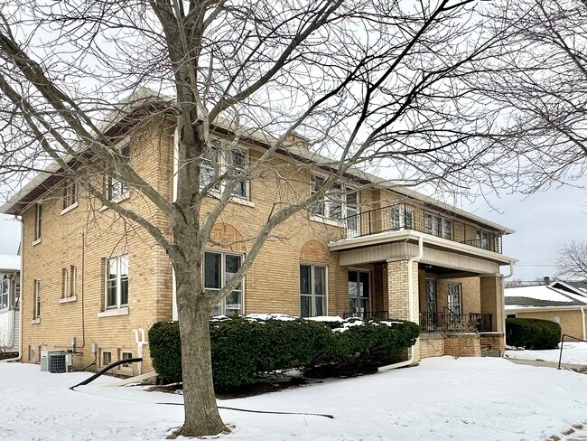 Building Photo - 7705 W Rogers St