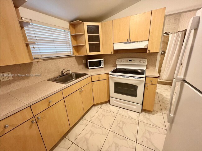 Foto del edificio - 1674 NE 174th St