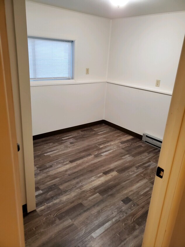 bedroom - 131 Washington St