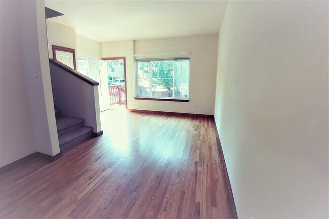 Foto del edificio - Spacious North Seattle 2BD Townhouse