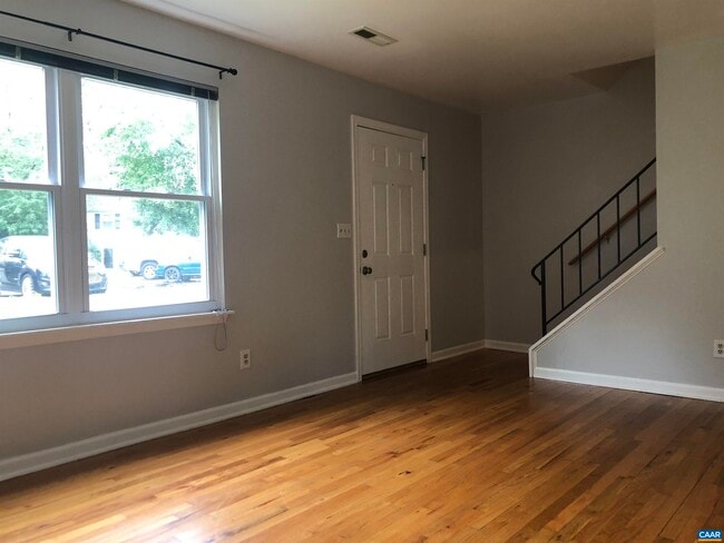 Building Photo - 206 Greentree Park