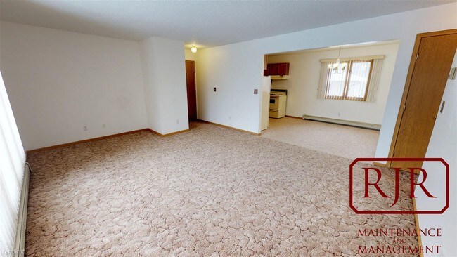 Building Photo - 2 br, 1 bath 4plex - 202 2nd Ave NE #1