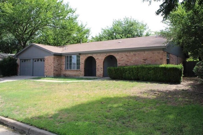 Building Photo - 2405 San Diego Dr