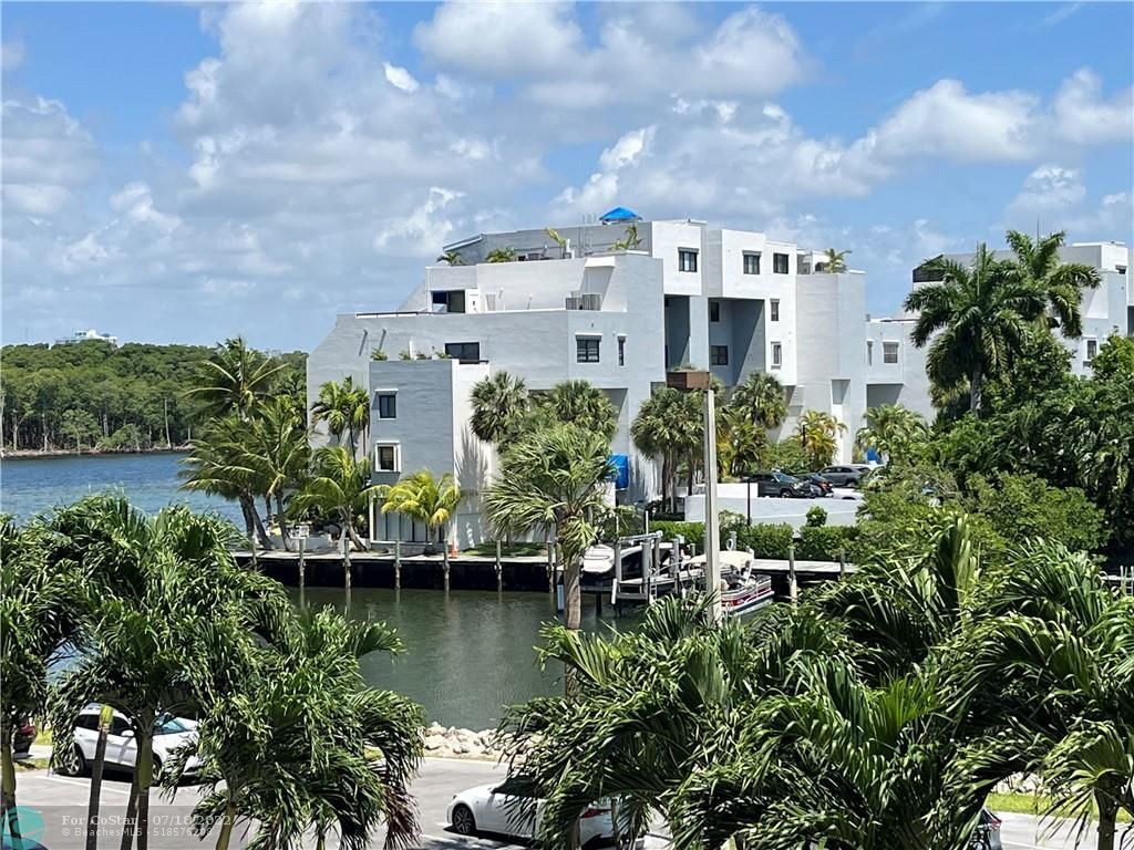 400 Kings Point Dr Unit 325, Sunny Isles Beach, FL 33160 Condo for