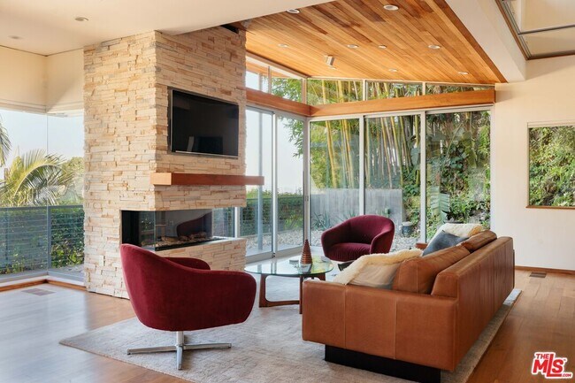 Foto del edificio - 1625 N Crescent Heights Blvd