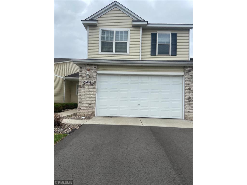 Foto principal - 4527 Bloomberg Ln