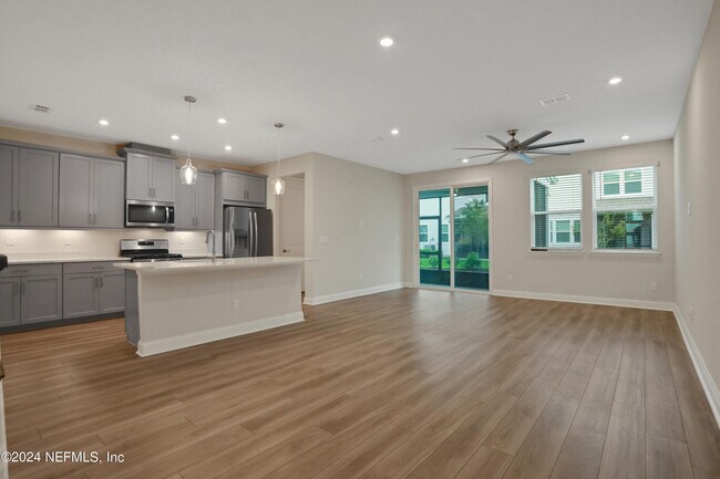 Building Photo - 14151 Pier Ln