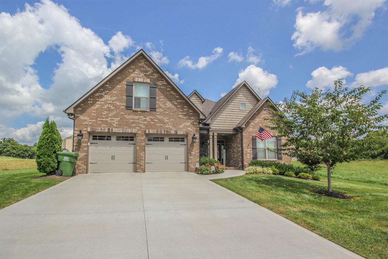 2117 Leah Ln, Maryville, TN 37803 House Rental in Maryville, TN