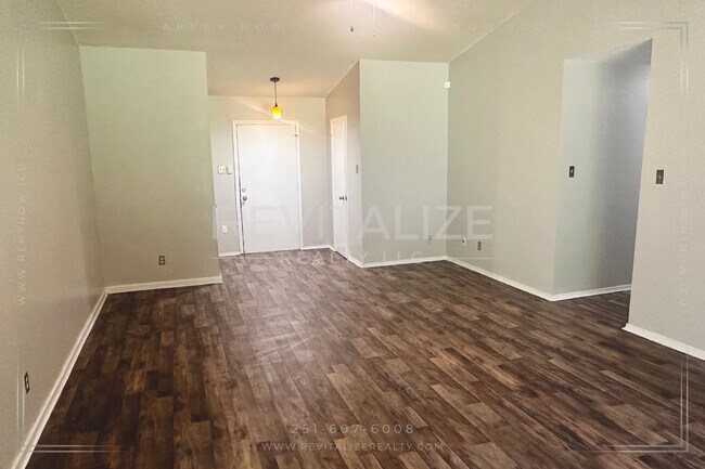 Building Photo - **$0 Deposit!** 3 Bedroom/2 Bath House in ...