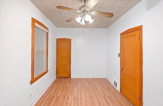 Foto del edificio - 2432 Elmwood Ave