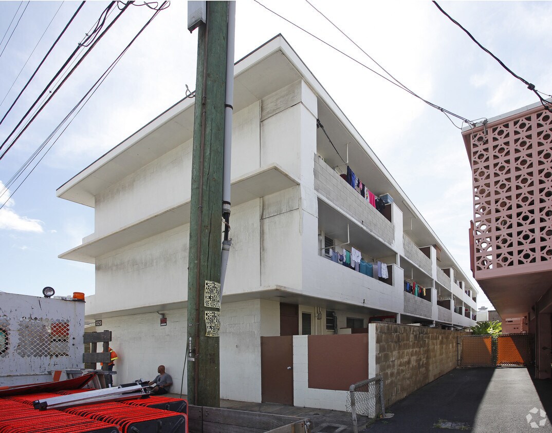 Building Photo - 1329 Kinau St