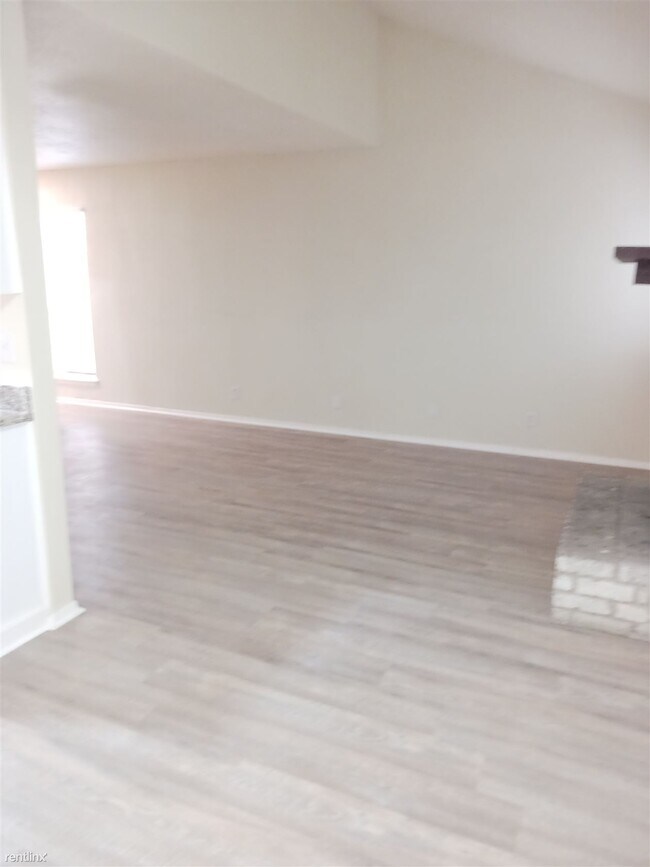 Building Photo - 2 br, 1.5 bath Townhome - 801 Betsy Ross D...