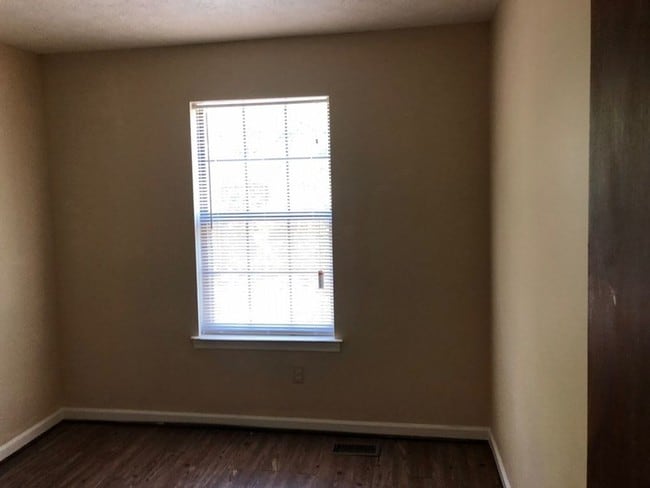 Building Photo - 320 Witness Ln