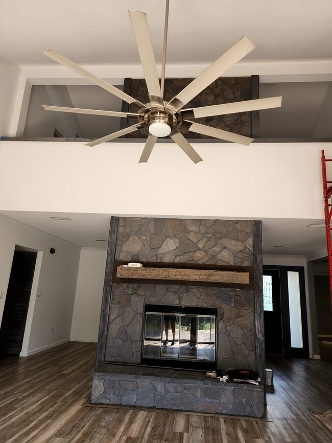 Building Photo - Beautiful Home in Serene Neighborhood