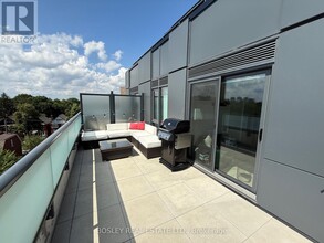 Building Photo - 430-430 Roncesvalles Ave