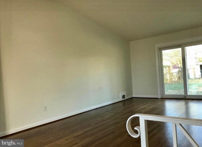 Foto del edificio - 4917 McCall St