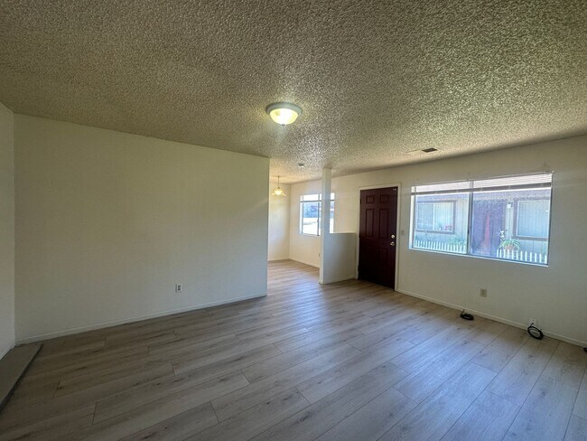 Foto del edificio - 1175 - 1189 N Parsons Ave Merced